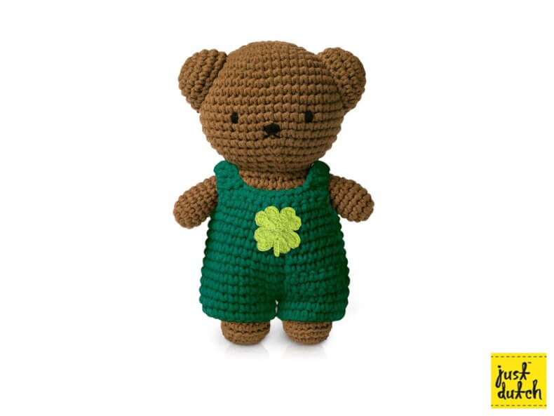 Boris gehäkelter Kuschelbär - im grünen Klee Overall