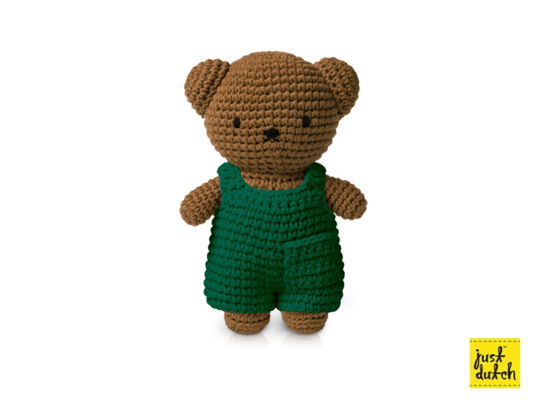 Boris gehäkelter Kuschelbär - im grünen Overall