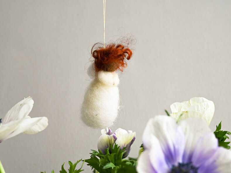 Engel mit roten Haaren, gefilzt