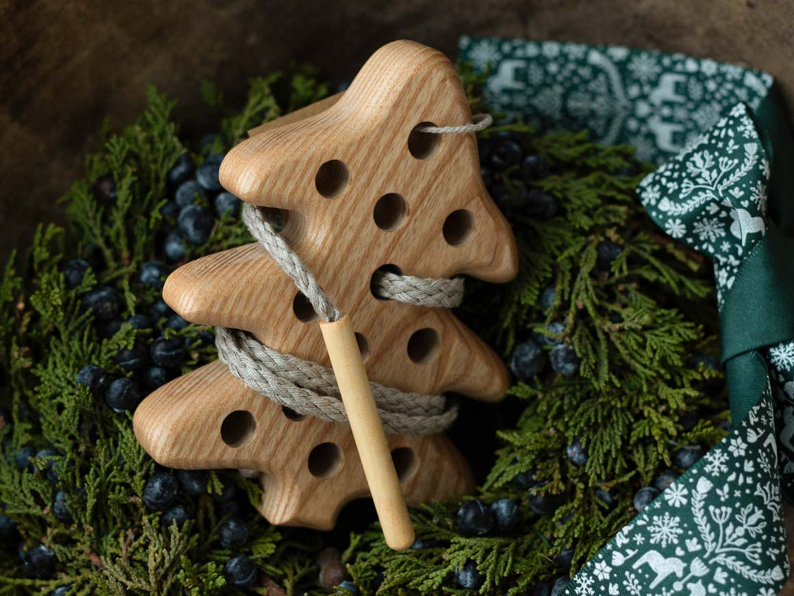 Fädelspiel Tanne, Lotes Toys – Bild 2