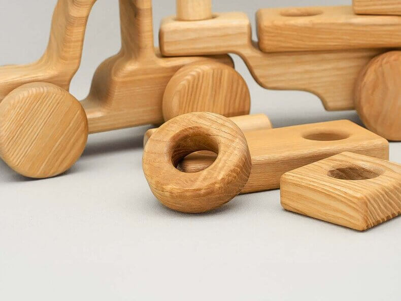 Holz-Baufahrzeug mit Anhänger, Lotes Toys – Bild 3