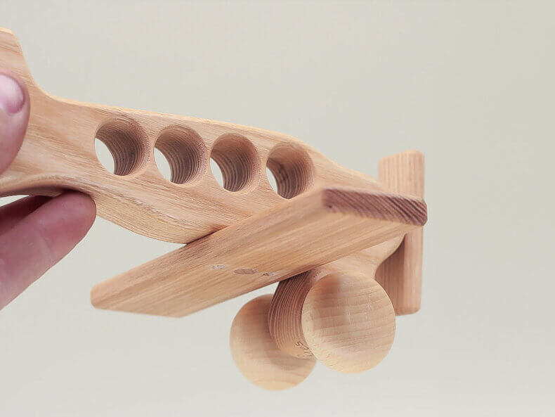 Linienflugzeug aus Holz, Lotes Toys – Bild 8