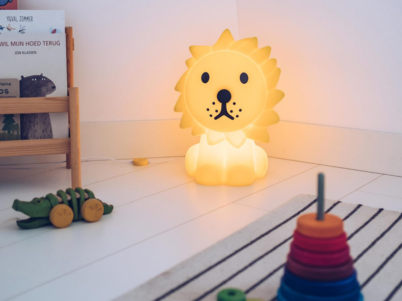 Lion-Star-Light-Lampe-Mr-Maria-Berlin