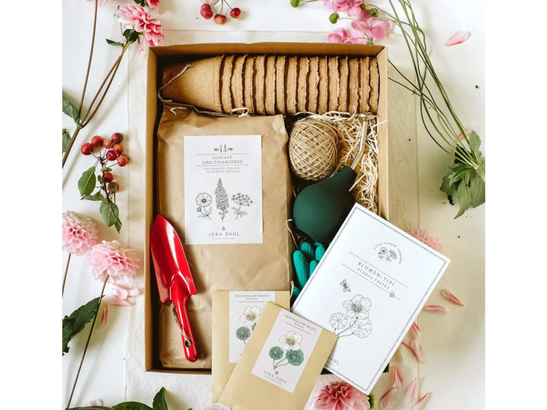 Little-Flower-Gardener-Blumen-Tipi-jora-dahl