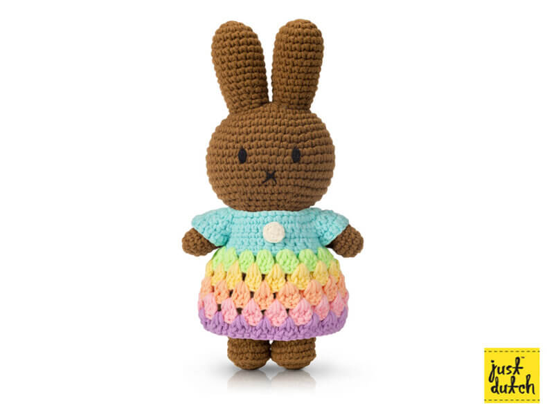 Melanie - im pastellfarbenen Regenbogenkleid