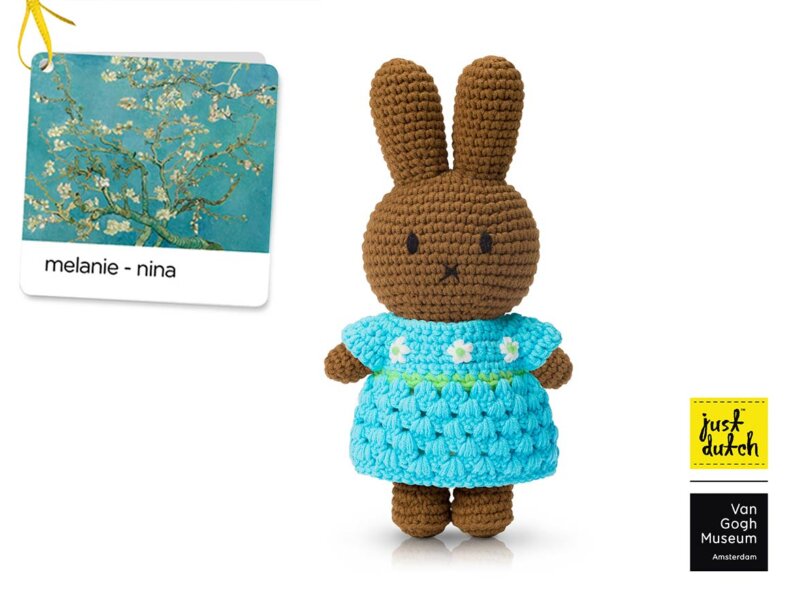 MELANIE - Im neuen Vincent van Gogh’s Mandelblütenkleid