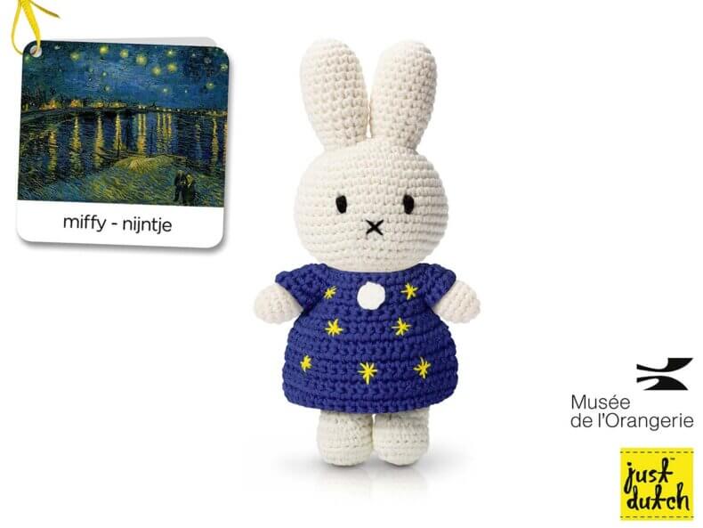 MIFFY-im-Van-Gogh-Sternennachtkleid-filipok-just-dutch