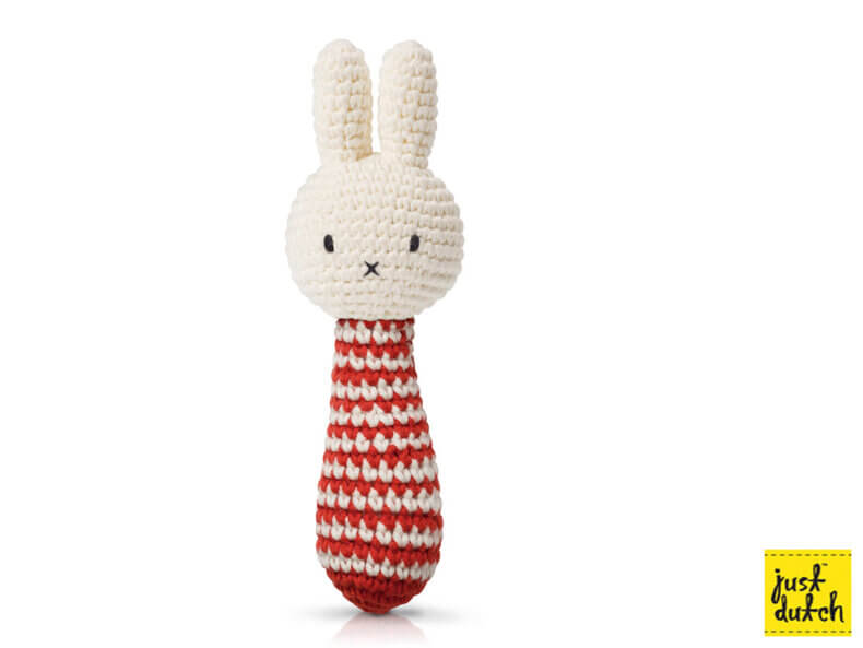 MIFFY-gehäkelte-Rassel-rot-gestreift-just-dutch