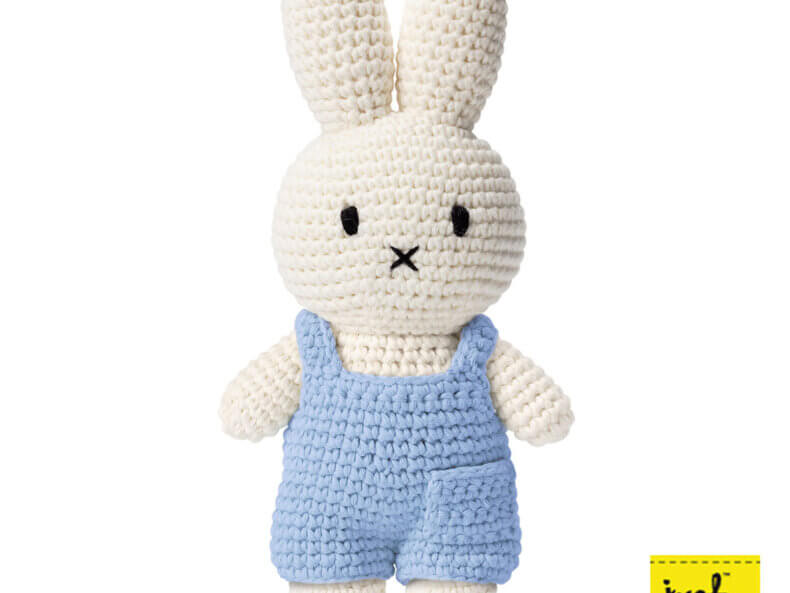 MIFFY Kuschelhase – im pastellblauen Overall