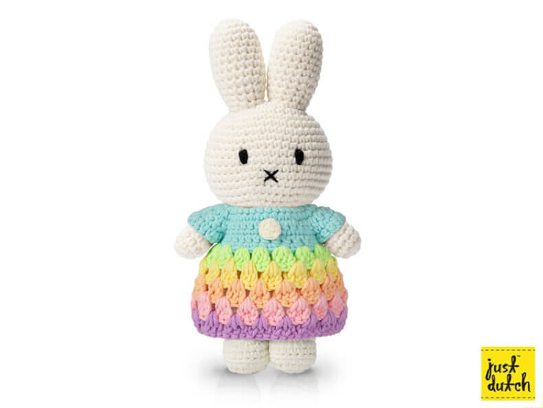 MIFFY- im pastellfarbenen Regenbogenkleid