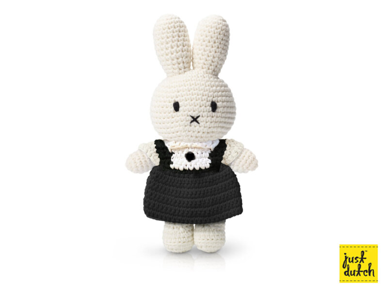 Miffy im Schuloutfit