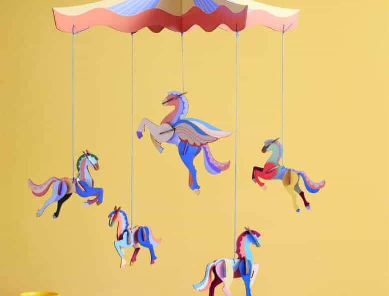 Eine 3 D Mobile Circus of the sun von studio Roof bei filipok Berlin zu kaufen