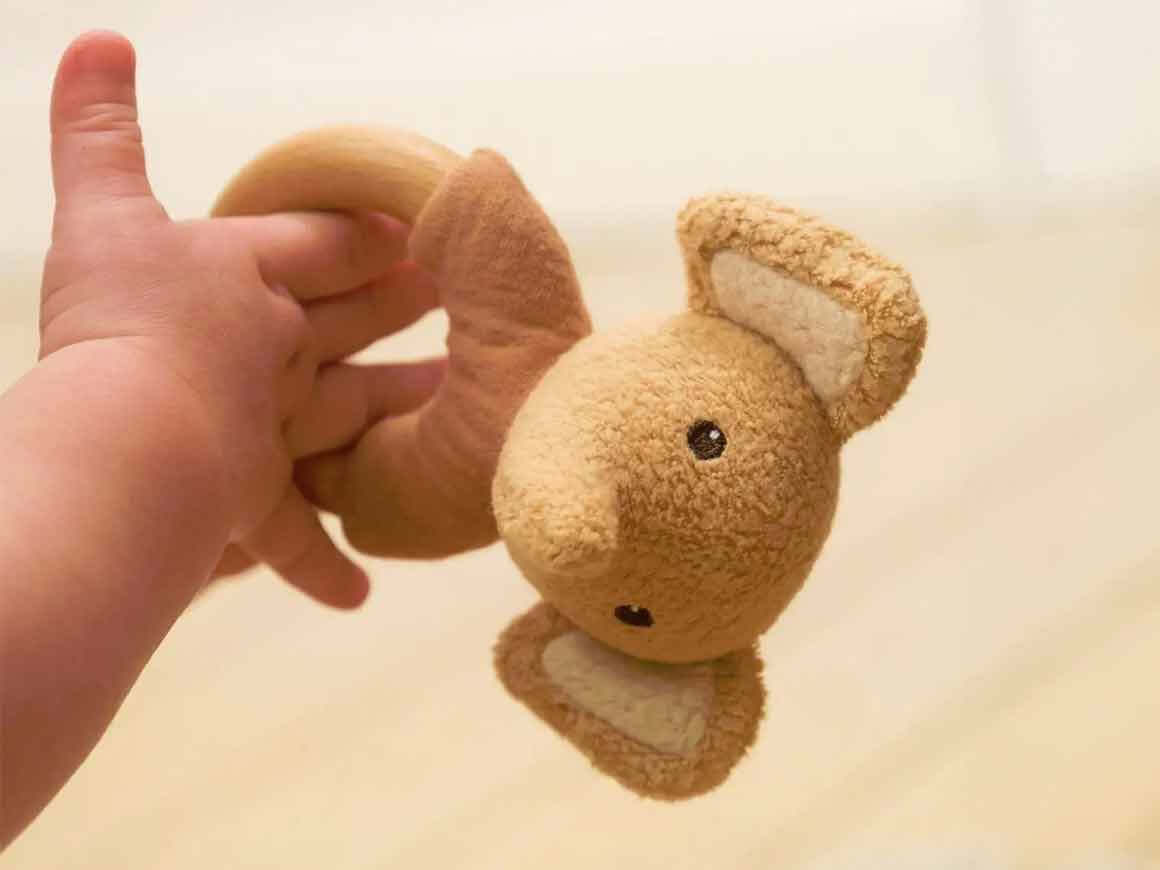 Geschenkset Schmusetuch und Rassel Elefant Ollie – Bild 6