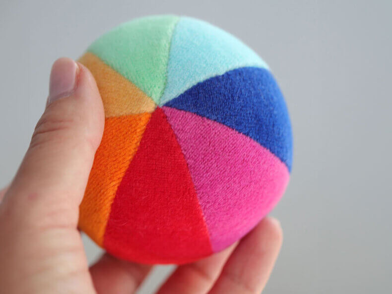 Regenbogenball mit Glöckchen – Bild 3
