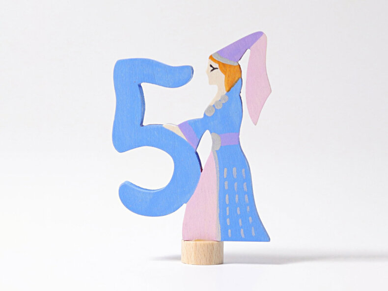 Handbemalte Steckfigur Märchen 5 von GRIMM’S aus Lindenholz, ca. 9 cm hoch, bunt gestaltet – dekorativ für Geburtstagsring und Jahreszeitentisch