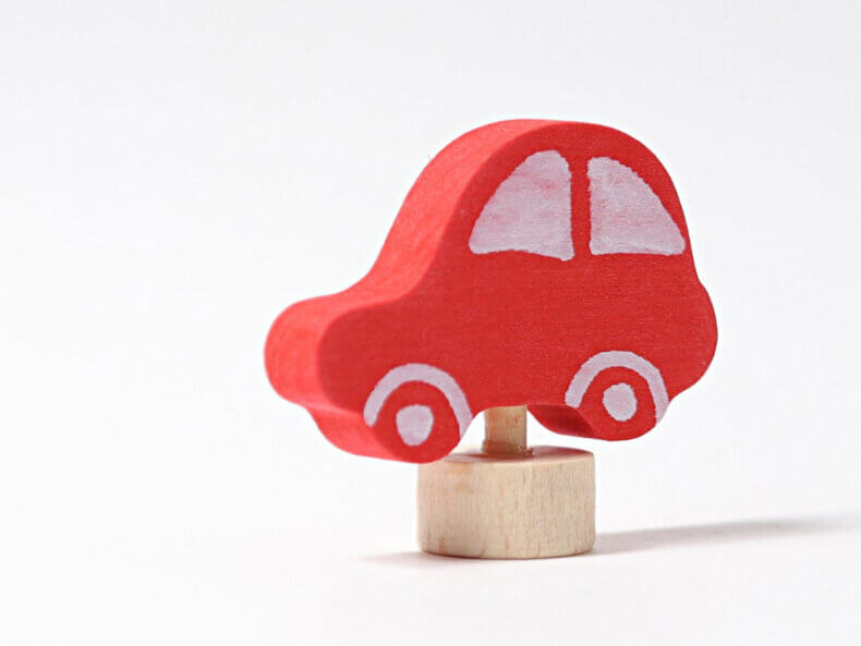 GRIMM'S Steckfigur Rotes Auto aus handbemaltem Holz, detailreiche Deko für Geburtstage, Jahreszeitentische und festliche Anlässe, nachhaltiger Stecker