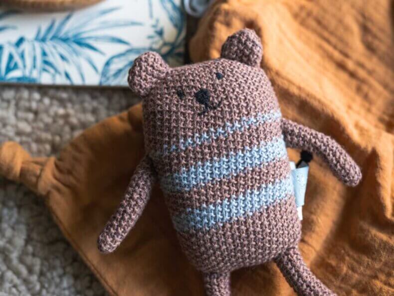 Strickrassel-Bella-Bear-OYOY-living-kaufen