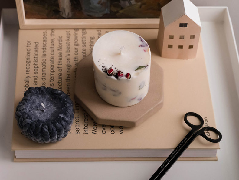 TELMAS-BOTANICAS-Little-Knitted-candle-Coziness-filipok