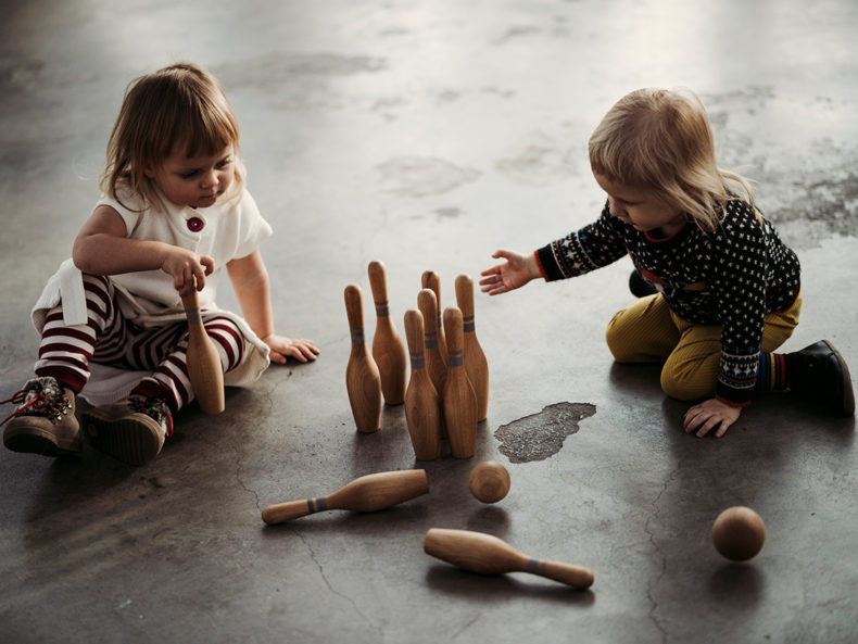 WOODEN-STORY-BOWLING-Kegeln