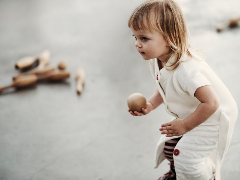 WOODEN-STORY-BOWLINGKUGEL