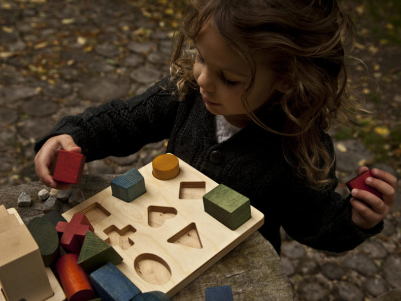 Shape puzzle Regenbogen, WOODEN STORY – Bild 3