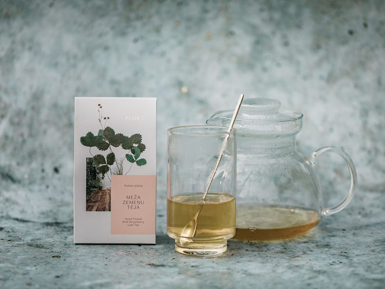 Wild strawberry leaf tea
