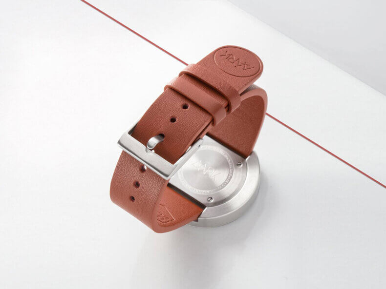 Armband und Gehäuseunterseite der AÃRK Classic Neu – Silver