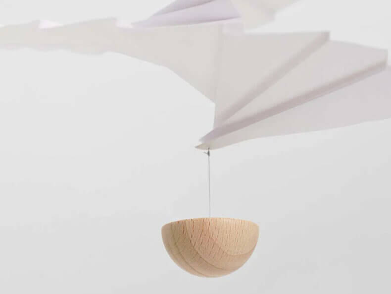 Minimalistisches AIRFLOW 17 Mobile schwebt sanft in Wohnraum