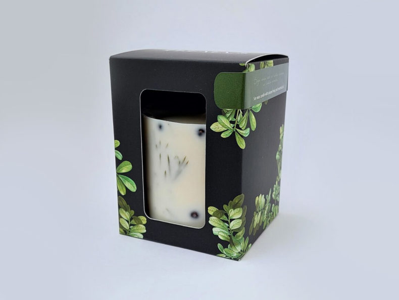 juniper-berries-twig-and-aroma-Telmas-Botanica