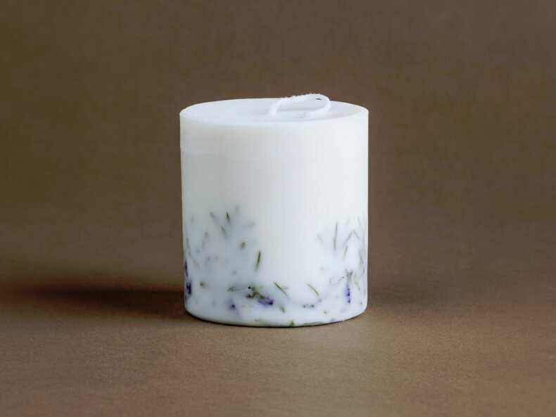 the MUNIO Sojawachs Duftkerze - Wacholder & Limonium Groß, 515 ml